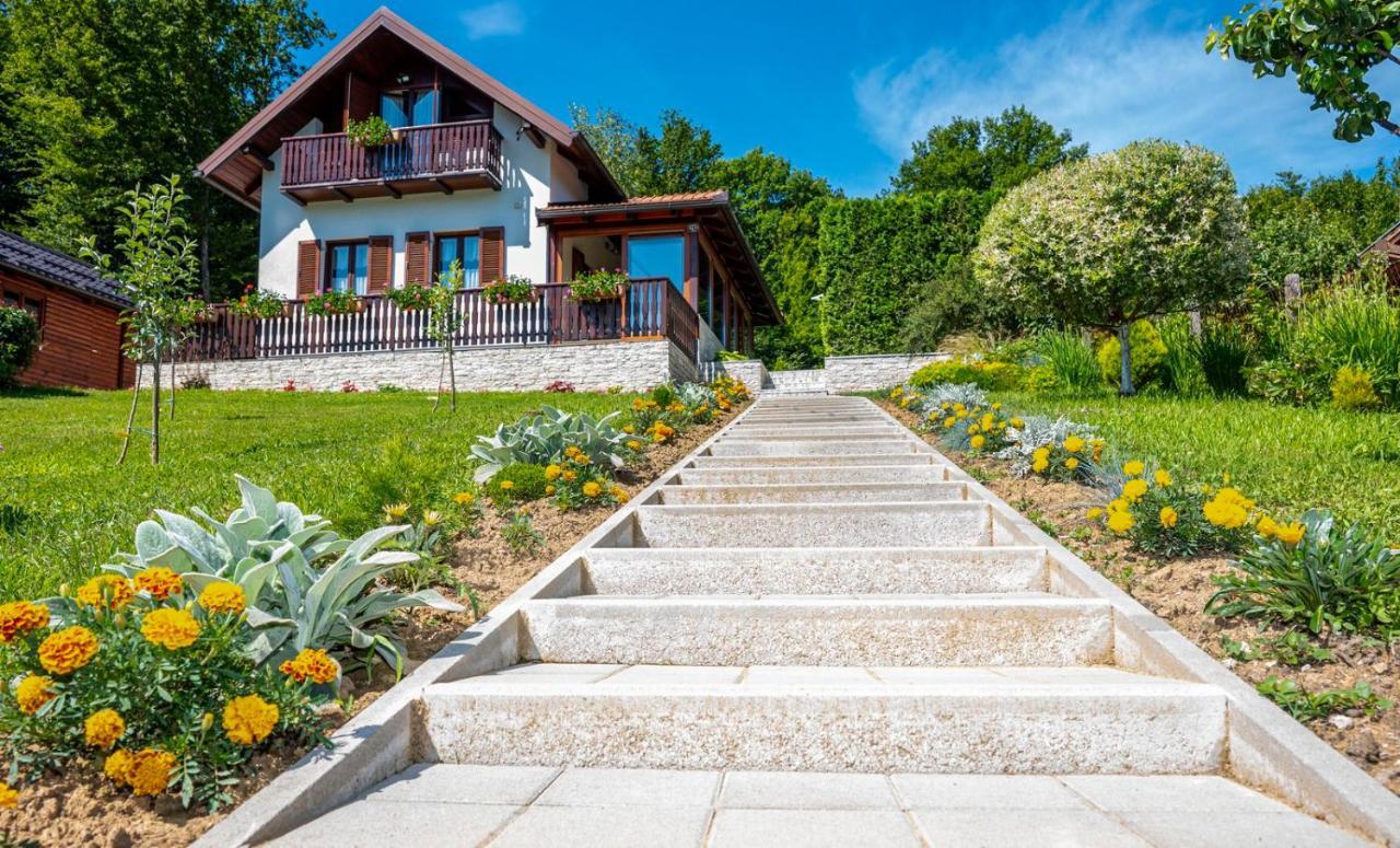 Holiday Home Mare Near River Карловац Экстерьер фото